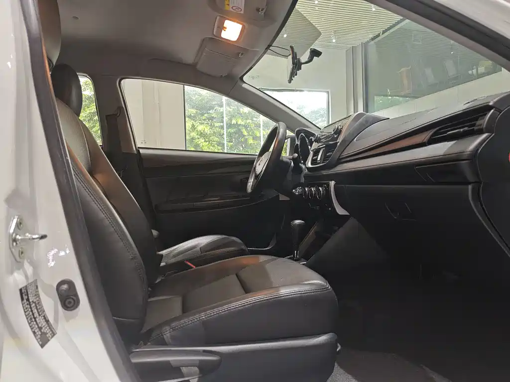 Toyota Yaris L 2019 — фото 24