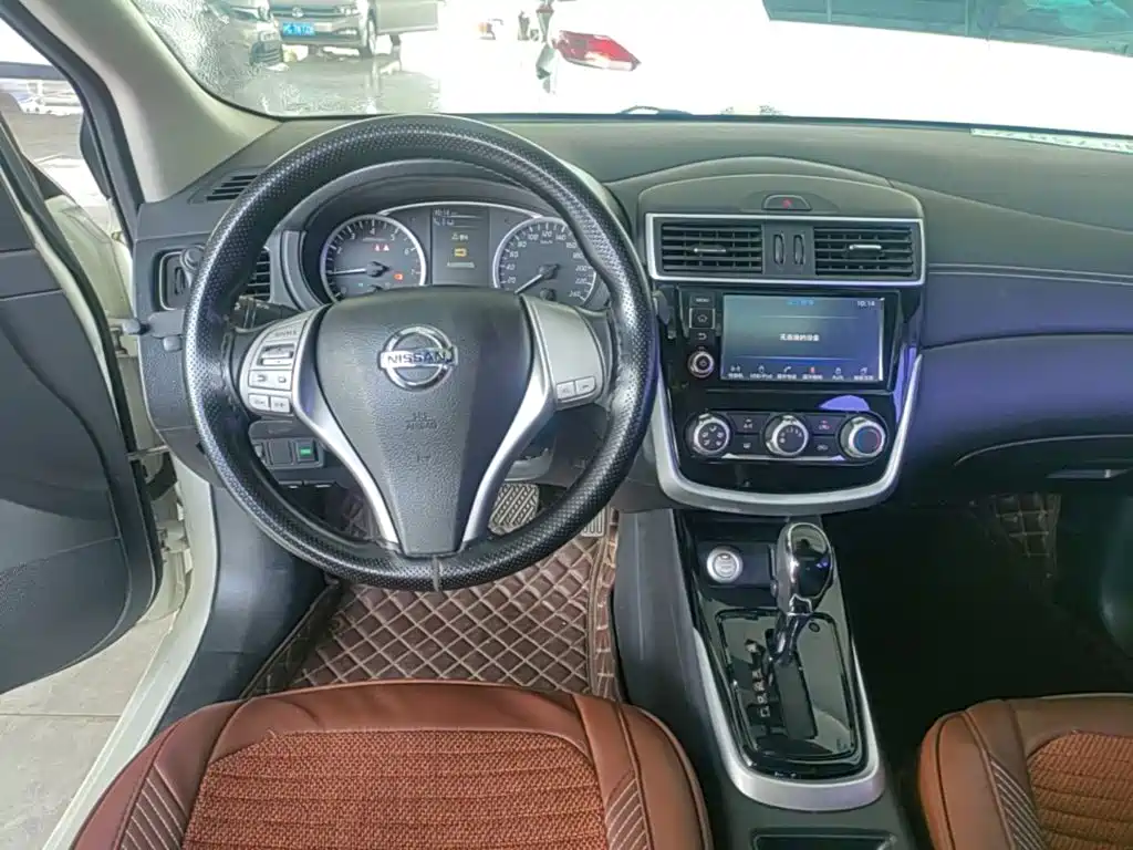 Nissan Tiida 2016 — фото 11