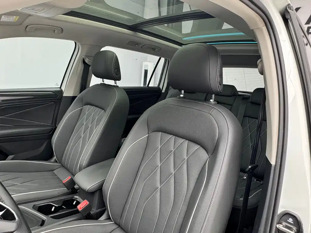 Volkswagen Tiguan L 2022 — фото 10
