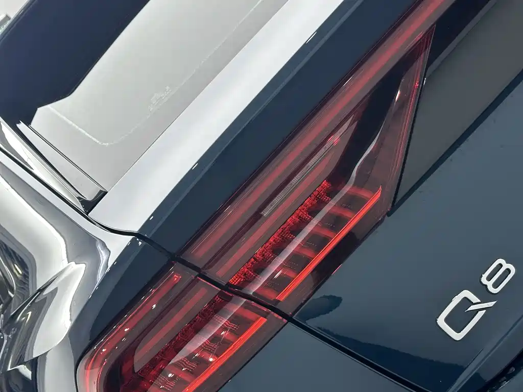 Audi Q8 2022 — фото 16