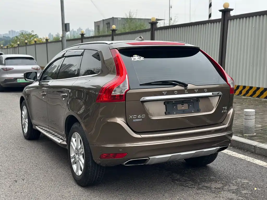 Volvo XC60 2016 — фото 12
