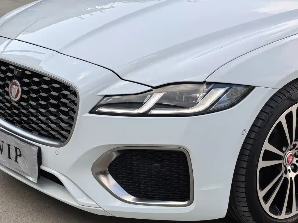 Jaguar XFL 2022 — фото 10