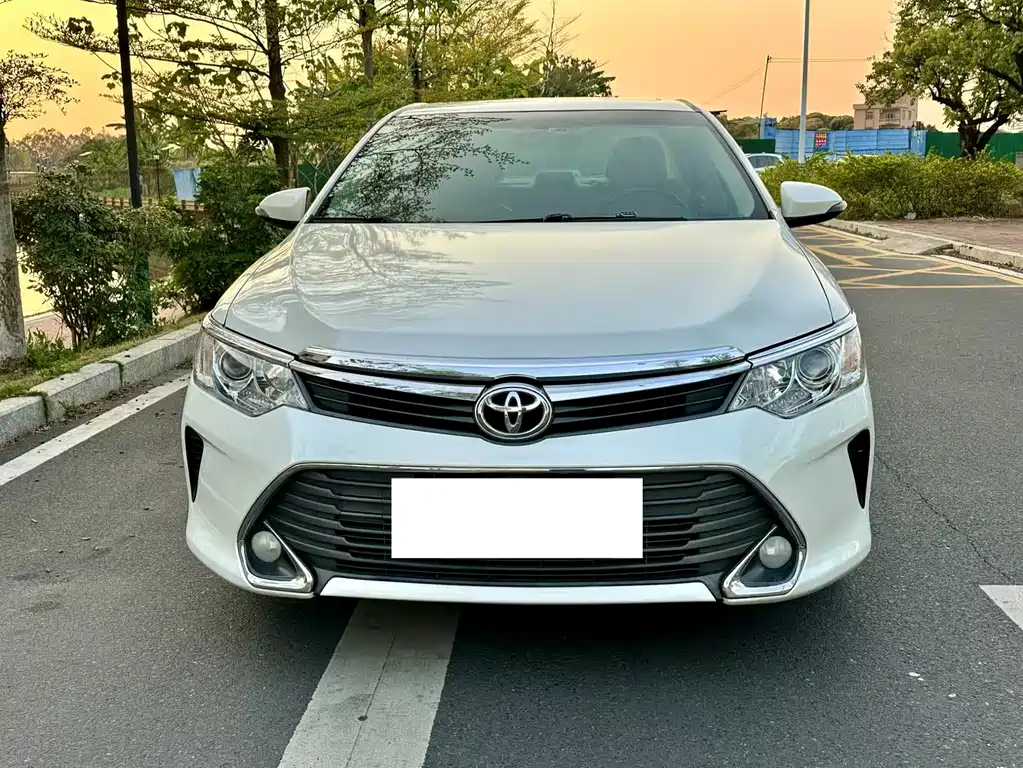 Toyota Camry 2015 — фото 2