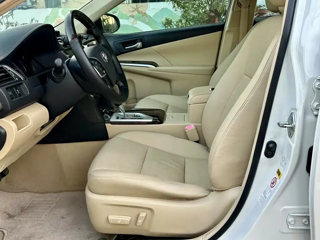 Toyota Camry 2015 — фото 4