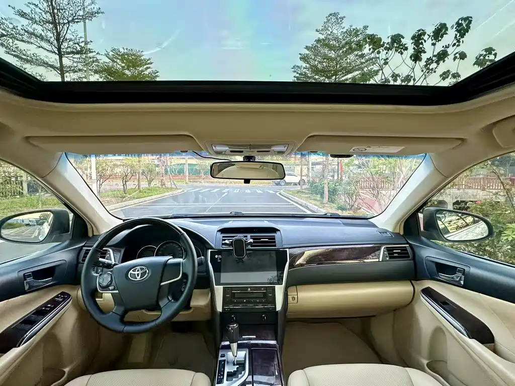 Toyota Camry 2015 — фото 5