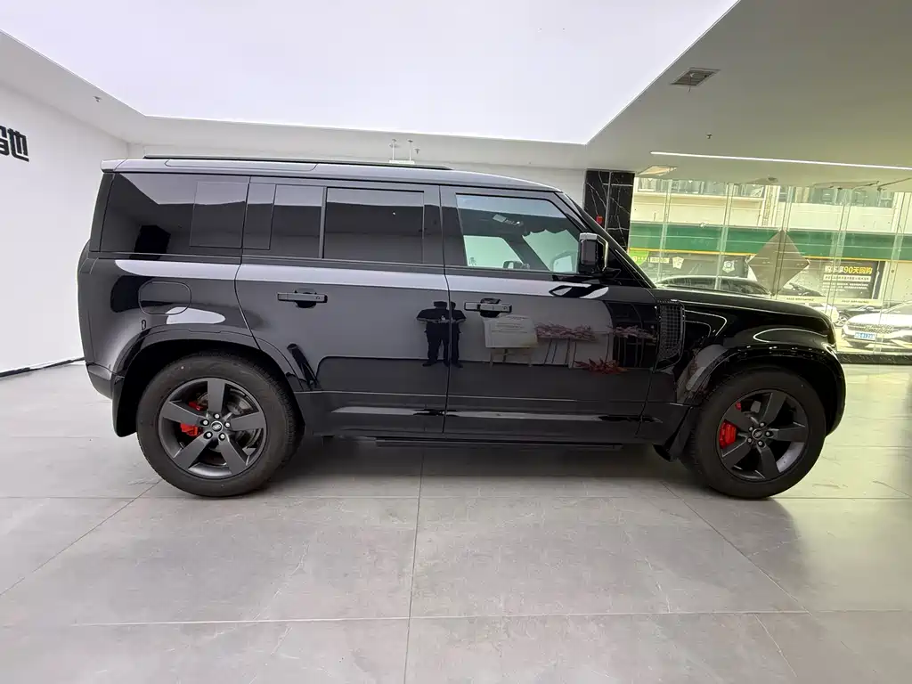 Land Rover Defender 2026