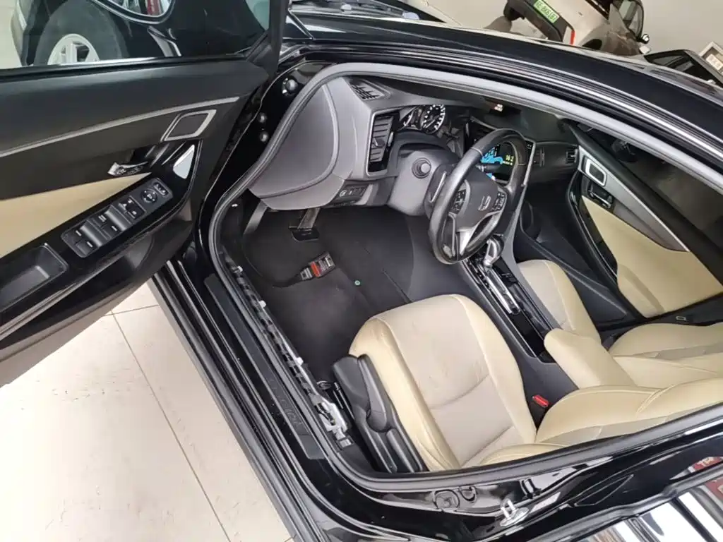 Honda Spirior 2016 — фото 16