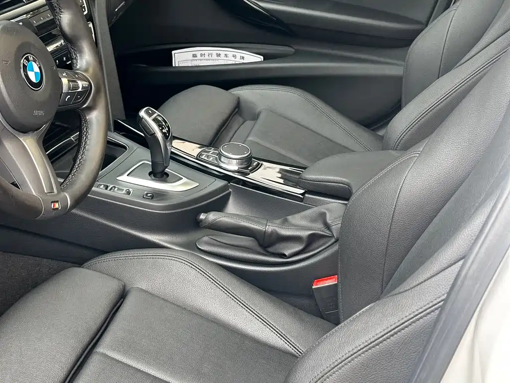 BMW 3 Series 2019 — фото 11