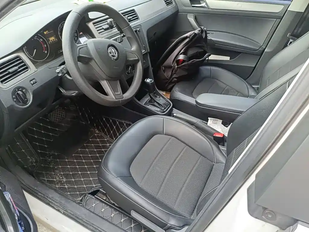 Skoda Rapid Spaceback 2016 — фото 15