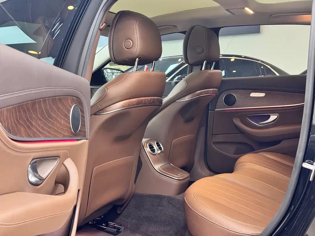 Mercedes-Benz E-Class 2023 — фото 10