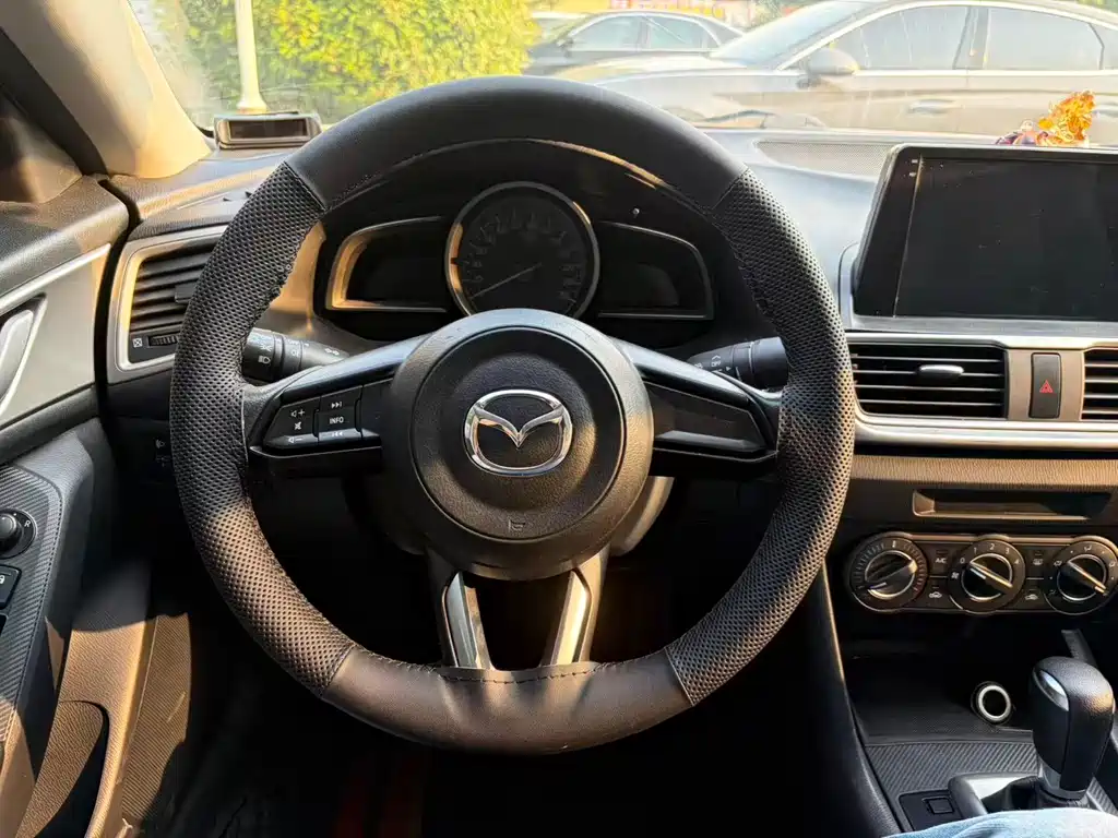 Mazda 3 Axela 2017 — фото 13