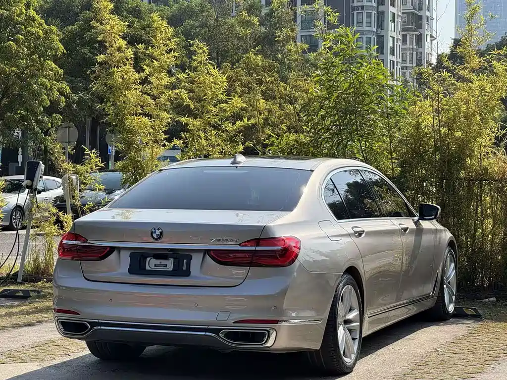 BMW 7 Series 2019 — фото 12