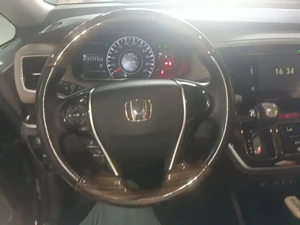 Honda Odyssey 2017 — фото 11