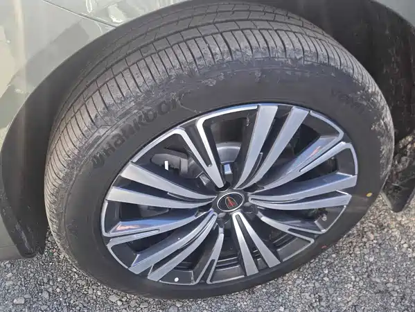 Hongqi HS6 PHEV 2025