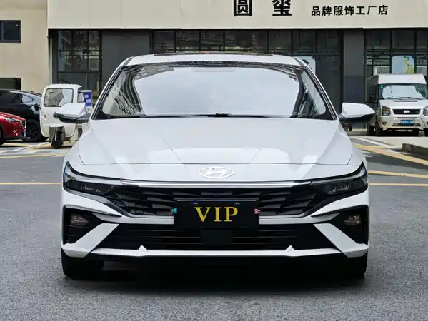 Hyundai Elantra 2025