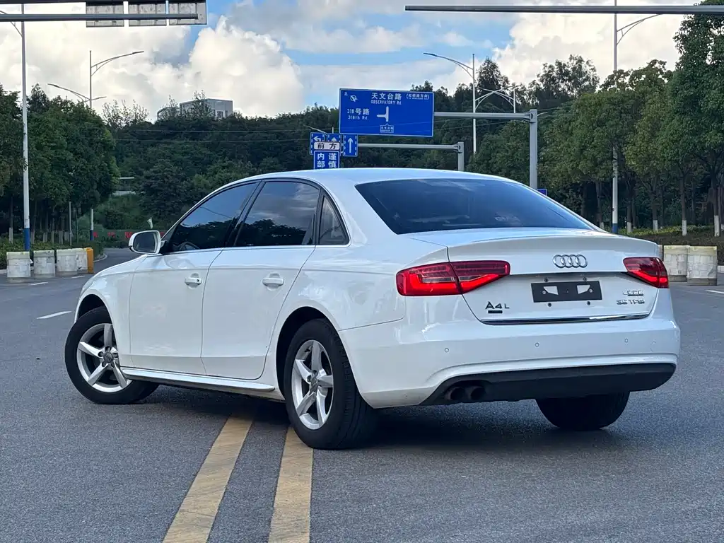 Audi A4L 2012