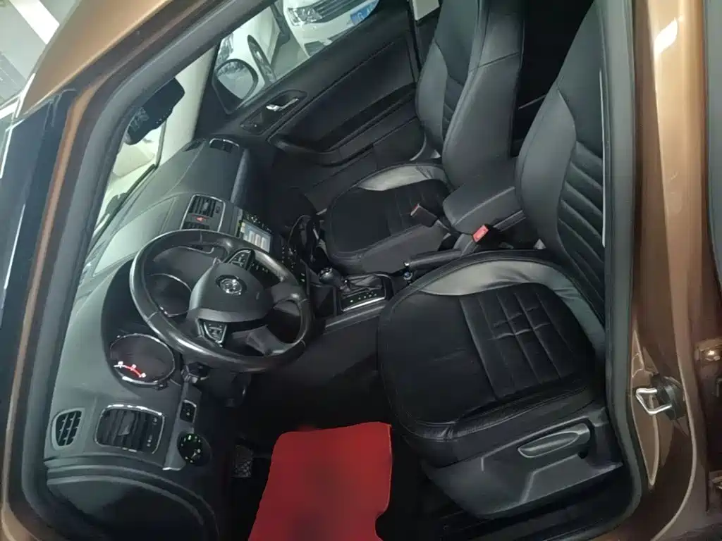 Skoda Yeti 2014 — фото 15