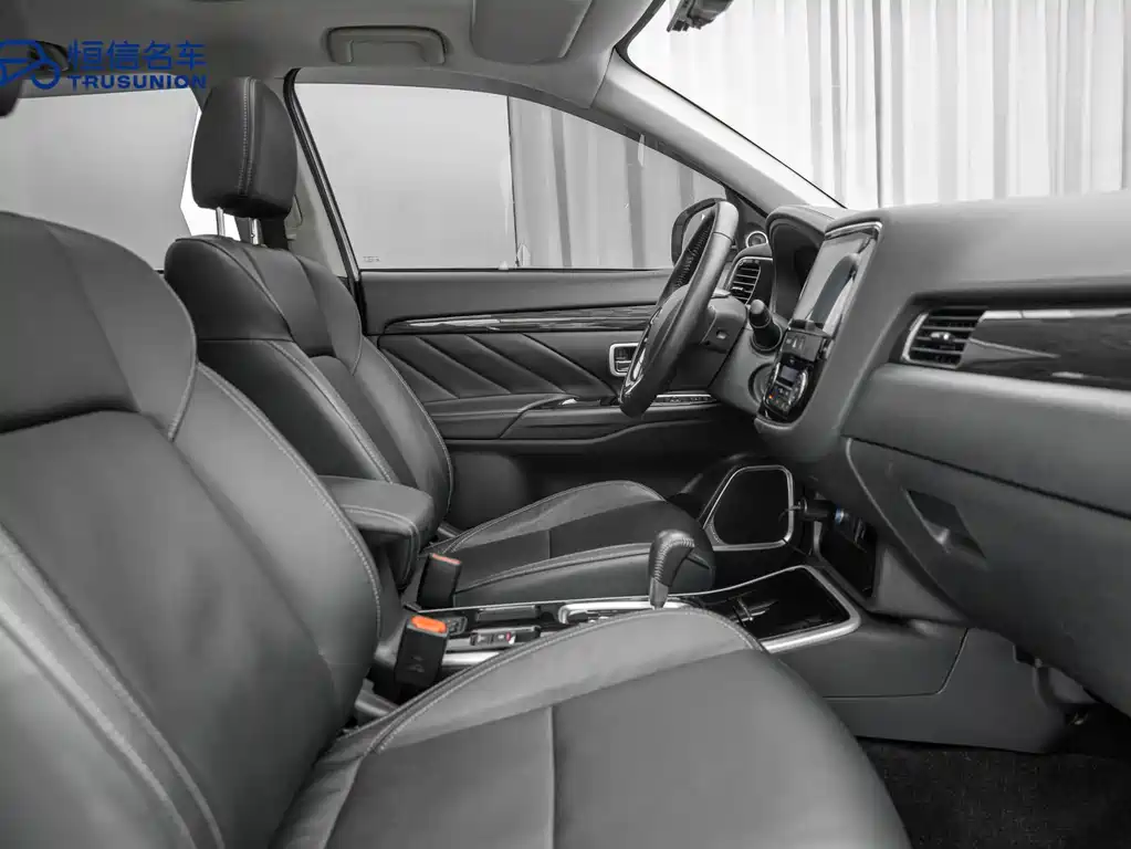 Mitsubishi Outlander 2020 — фото 14