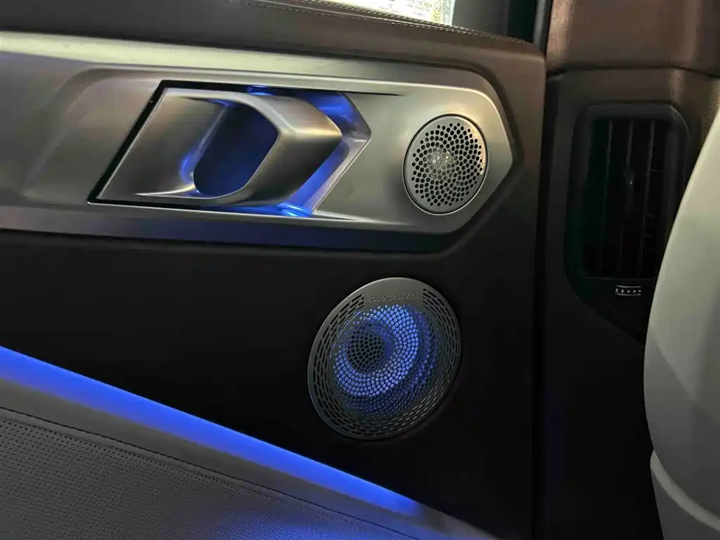 BMW XM 2024 — фото 16