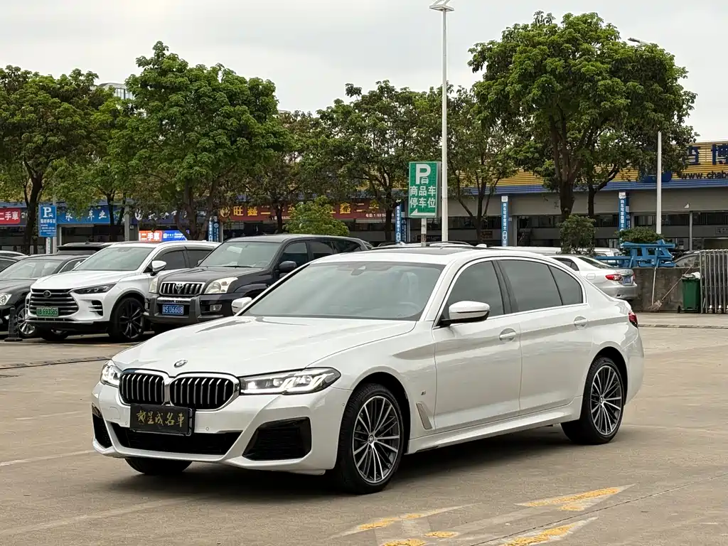 BMW 5 Series 2024 — фото 1