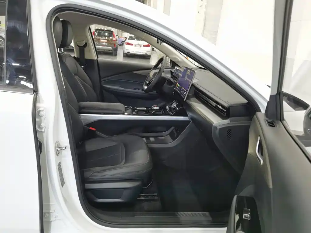 Wuling Starlight 2025 — фото 23
