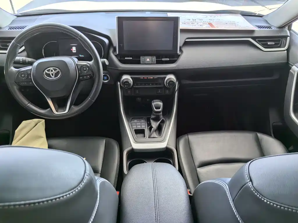Toyota RAV4 2021 — фото 12