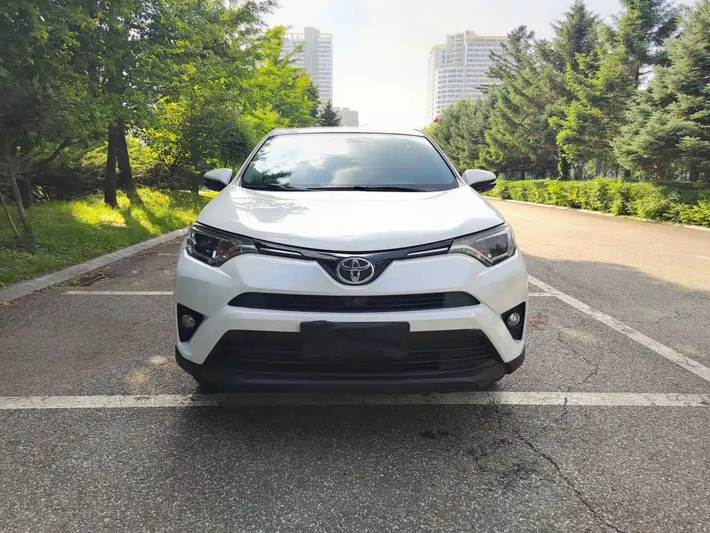 Toyota RAV4 2018 — фото 6