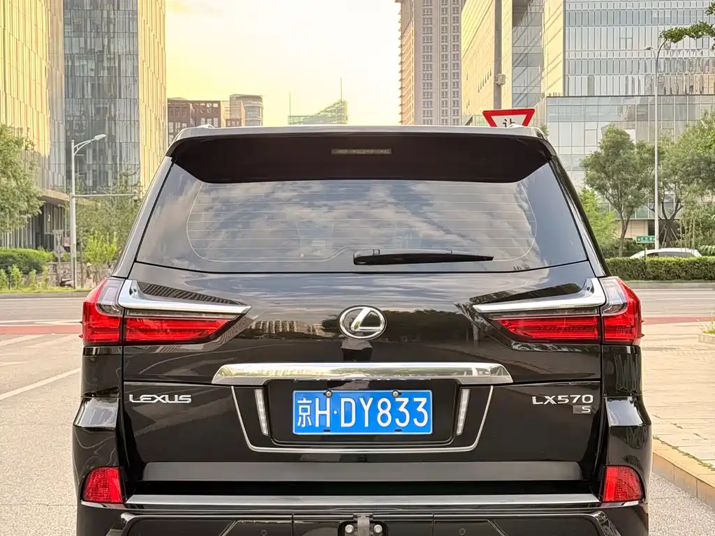 Lexus LX 2018