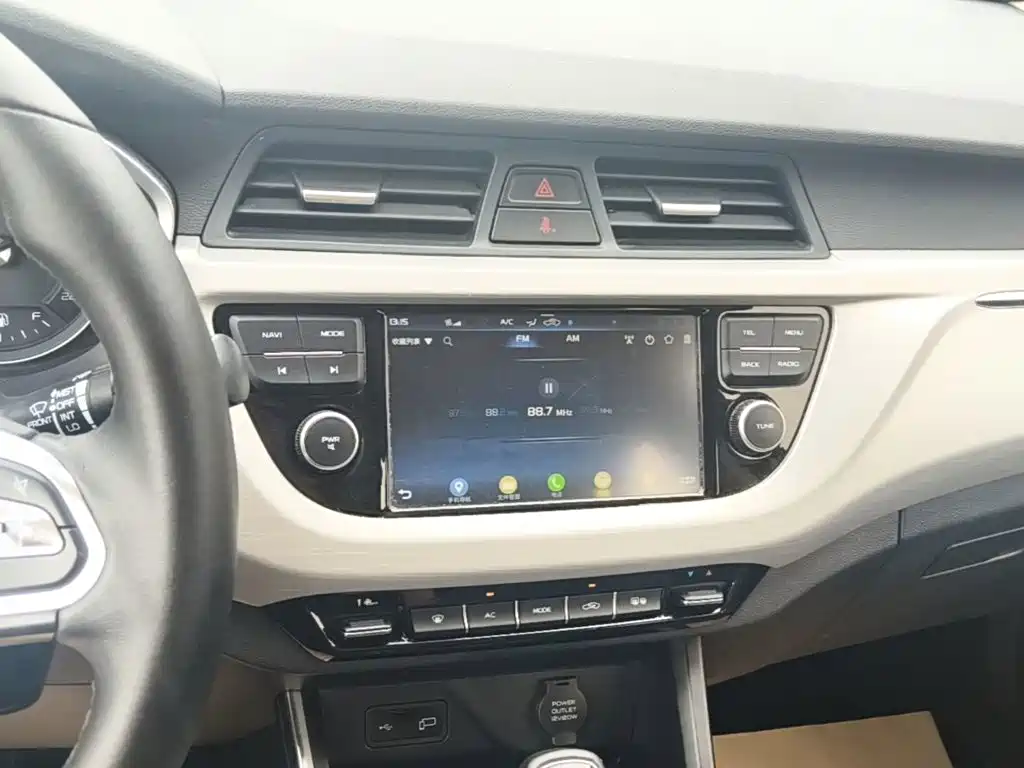 Geely Vision X3 2019 — фото 13