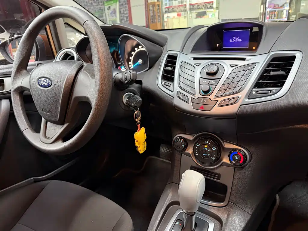 Ford Fiesta 2013 — фото 15