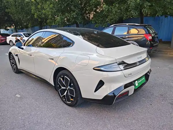Xiaomi SU7 2025