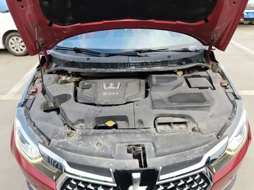 Luxgen U5 SUV 2018 — фото 20
