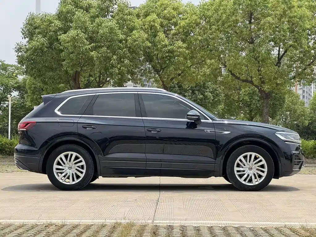 Volkswagen Touareg 2022 — фото 3