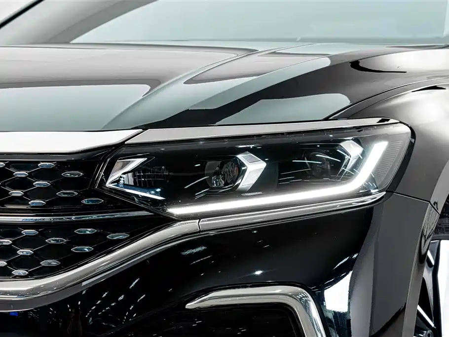 Volkswagen Passat 2023 — фото 4