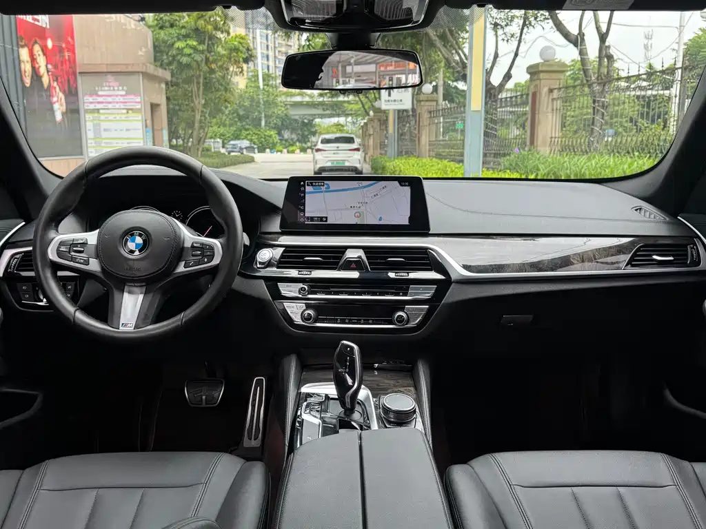 BMW 5 Series 2018 — фото 8