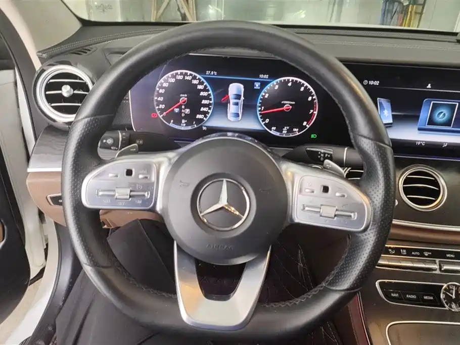 Mercedes-Benz E-Class 2018 — фото 15