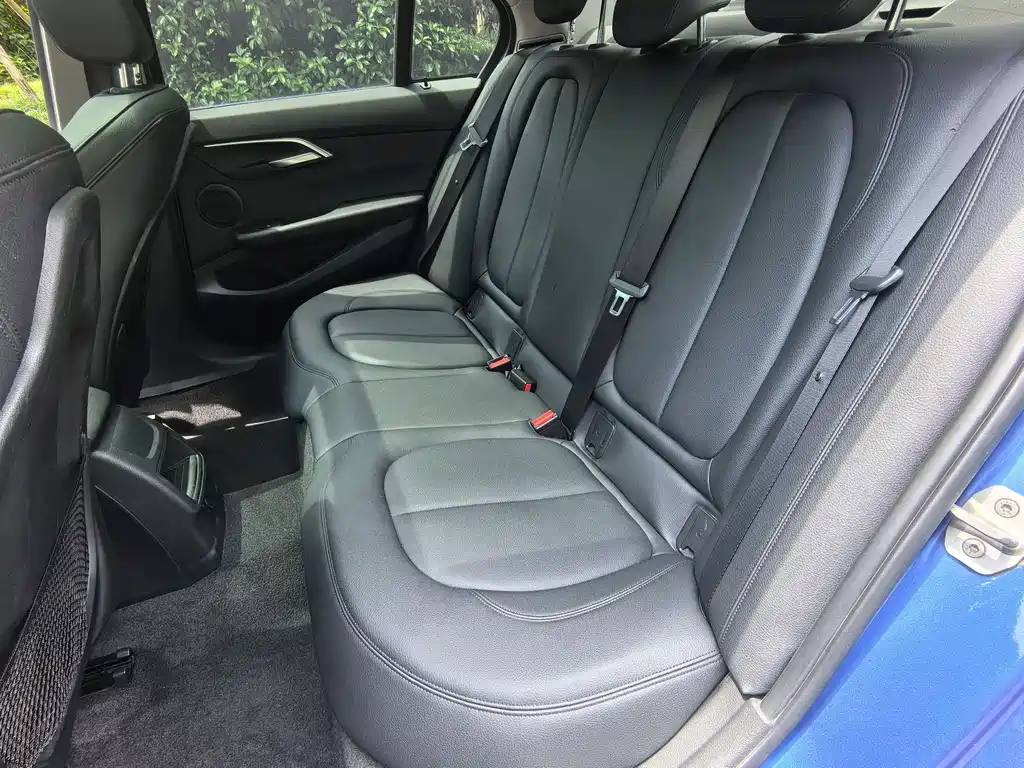 BMW 1 Series 2018 — фото 10