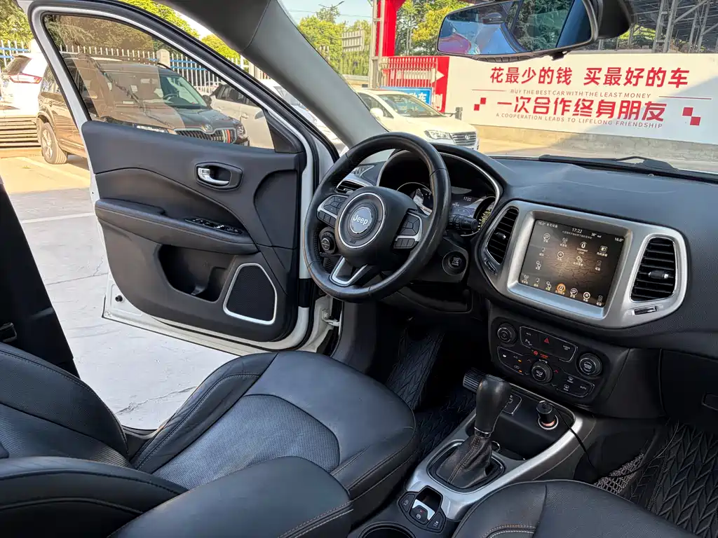 Jeep Compass 2017 — фото 10