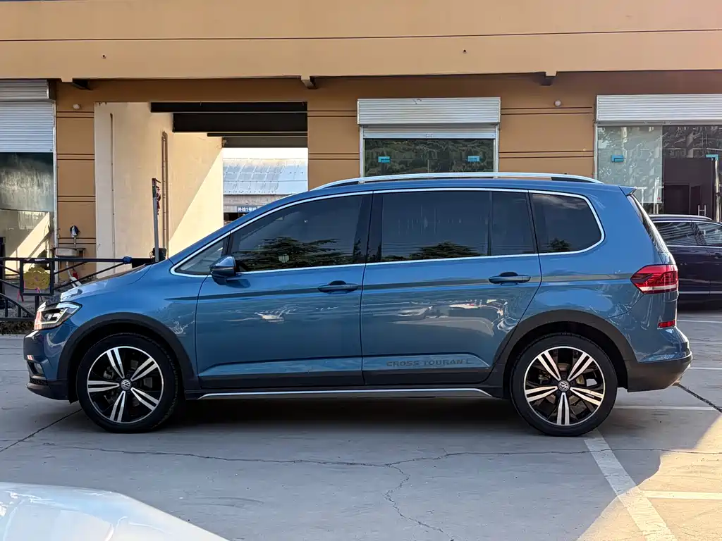 Volkswagen Touran 2021 — фото 16