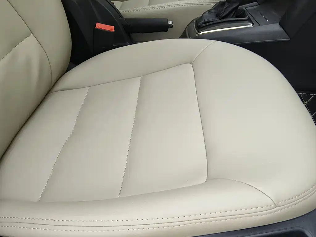 Skoda Octavia 2012 — фото 20