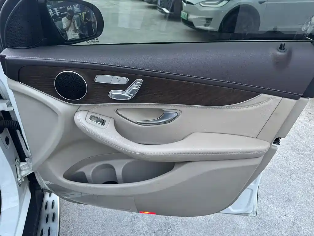 Mercedes-Benz GLC 2017 — фото 15