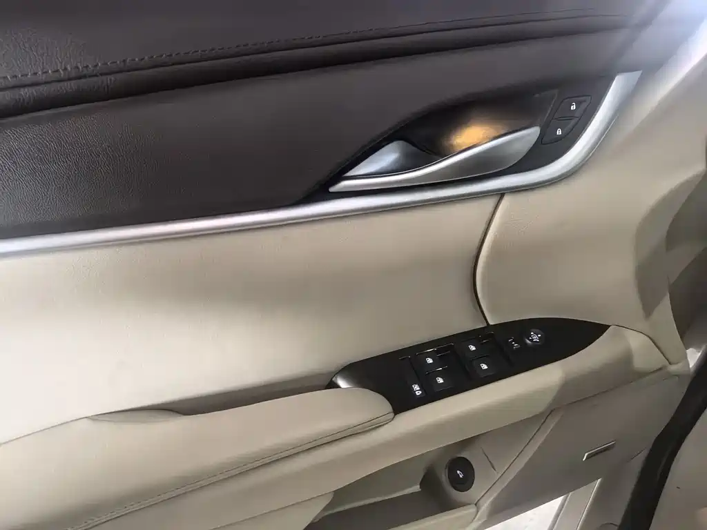 Cadillac XTS 2017 — фото 15