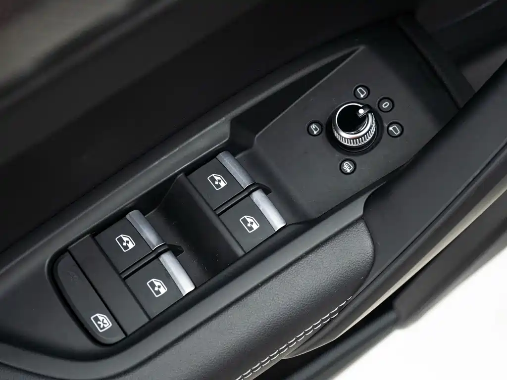 Audi Q5L 2023 — фото 13