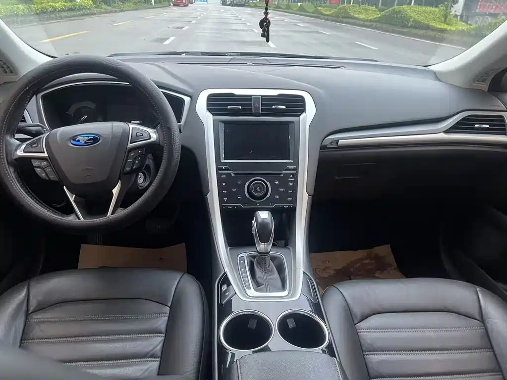 Ford Mondeo 2015 — фото 10