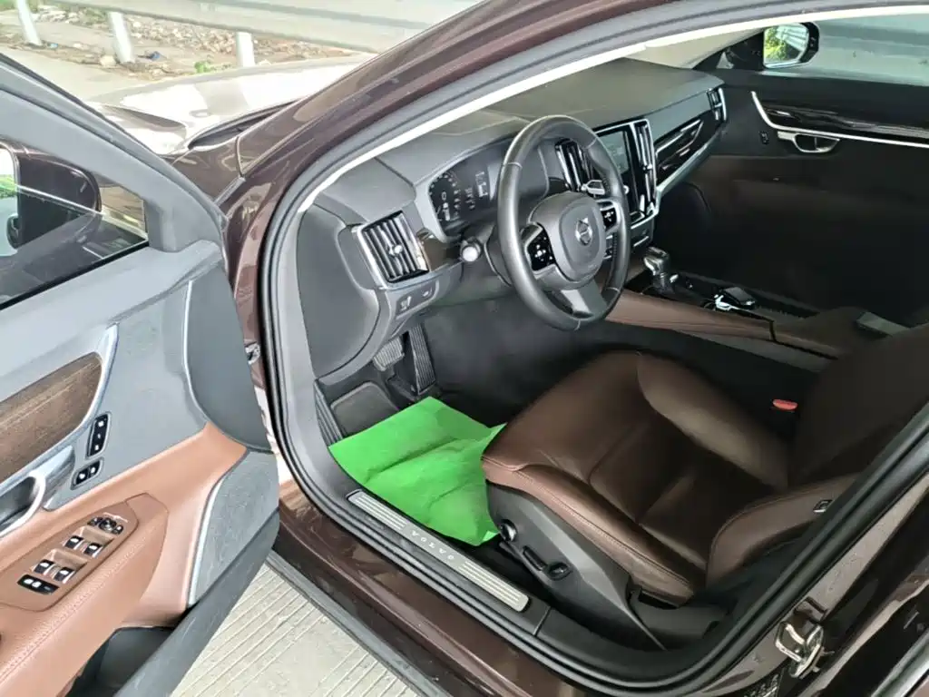 Volvo S90 2017 — фото 16