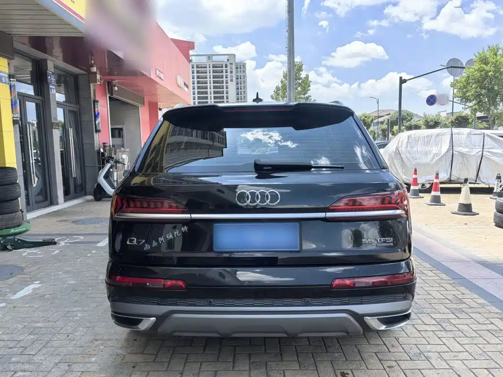 Audi Q7 2020 — фото 25