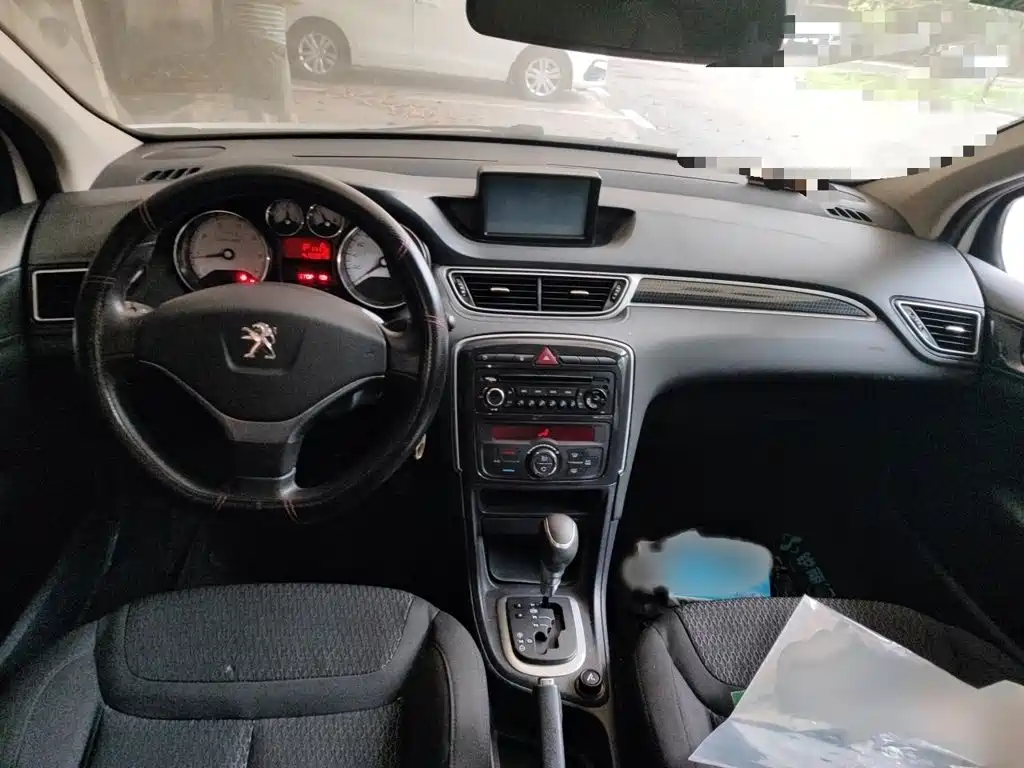 Peugeot 308 2015 — фото 13
