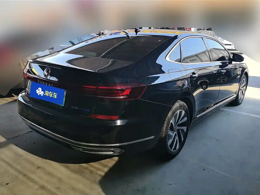 Volkswagen Passat PHEV 2023 — фото 3
