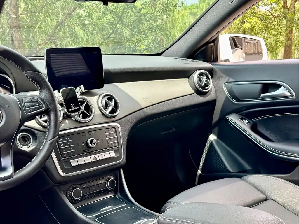 Mercedes-Benz CLA 2018 — фото 18