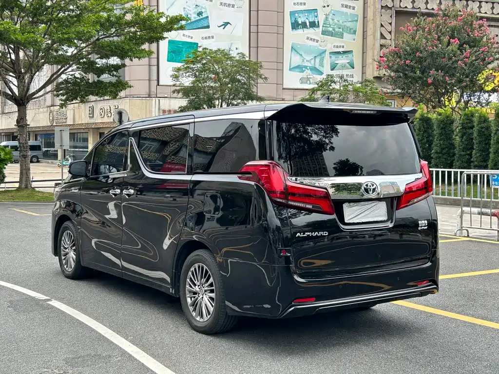 Toyota Alphard 2023 — фото 5